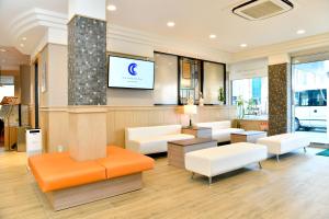 New Commander Hotel Osaka Neyagawa में टेलीविजन और/या मनोरंजन केंद्र