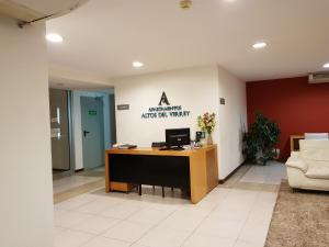 The lobby or reception area at Apart Altos del Virrey