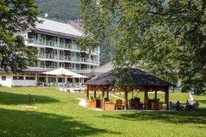 Vonkajšia záhrada v ubytovaní Parkhotel Hirschwang