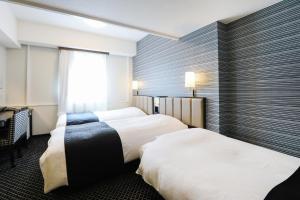 Un pat sau paturi într-o cameră la APA Hotel Sapporo Susukino Ekimae