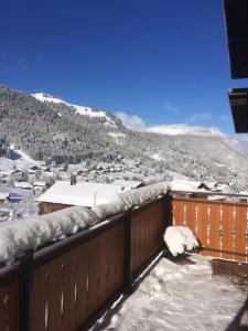 Uma vista geral da montanha ou uma vista da montanha a partir do hotel