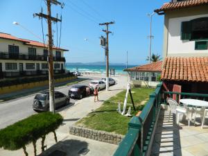 a view of the beach from the balcony of a building at Cond. Hotel Âncora em frente Praia do Peró in Cabo Frio