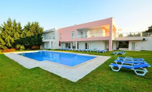 Piscina a HILLTOP OASIS Lisboa Oeiras o a prop