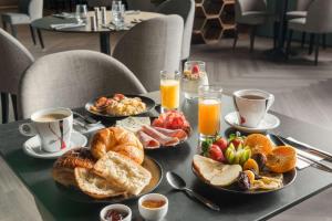 Makanan di atau di tempat lain dekat hotel