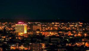 Vista generica su Erevan o vista sulla città dall'interno dell'hotel