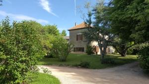 En have udenfor B&B Des Histoires d'Anges - Côté Jardin - Accueil Vélo