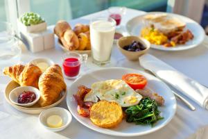 Makanan di atau berdekatan hotel