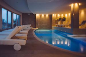 Bazén v ubytování Olivi Hotel & Natural Spa nebo v jeho okolí