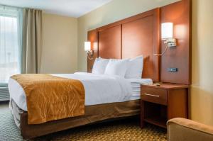 Tempat tidur dalam kamar di Comfort Inn & Suites Biloxi-D'Iberville