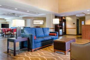 Area tempat duduk di Comfort Inn & Suites Biloxi-D'Iberville