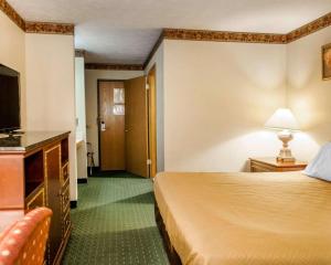 a hotel room with a bed and a flat screen tv at FairBridge Inn Express Chesterton in Chesterton