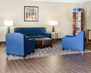 Χώρος καθιστικού στο SureStay Plus by Best Western Jonestown Lebanon Valley