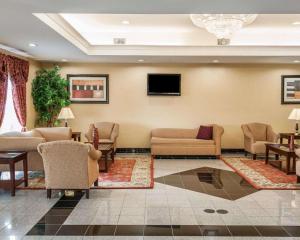 โทรทัศน์และ/หรือระบบความบันเทิงของ Comfort Suites near Indianapolis Airport