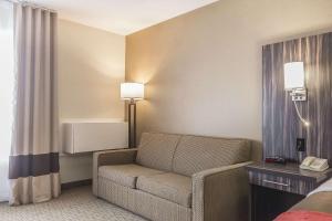 Un lugar para sentarse en Comfort Inn Trenton