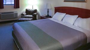 A bed or beds in a room at Motel 6-Bloomsburg, PA