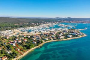 uma vista aérea de um resort junto à água em Villa Amfora - First row by the sea em Bibinje