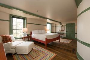 Cama ou camas em um quarto em Shaker Village of Pleasant Hill