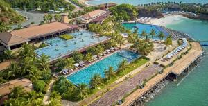 Kolam renang di atau dekat dengan Amiana Resort Nha Trang