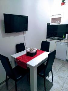 A kitchen or kitchenette at Apartment Citadela