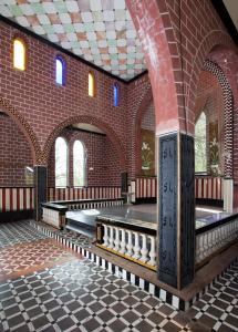 Bilde i galleriet til La Chapelle de verre, un lieu unique au monde i Ronquières