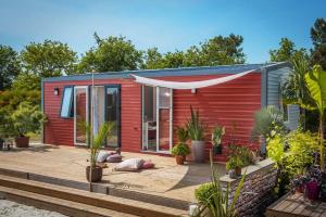 Un jardín fuera de Carazur Mobilhomes Camping Fréjus