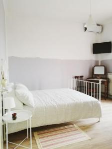 A bed or beds in a room at B&B Casa Dalma