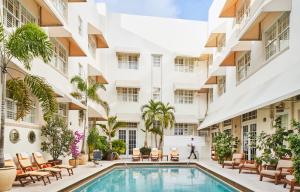 La alberca dentro o cerca de The Betsy Hotel, South Beach