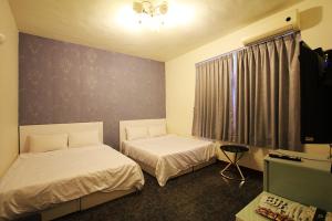 Tempat tidur dalam kamar di Rich House B&B