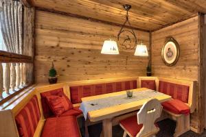 Зона вітальні в Hotel Sonneneck Titisee -Adults Only-