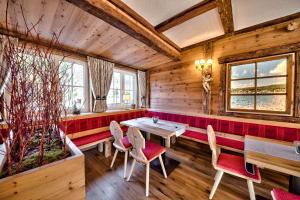 Зона вітальні в Hotel Sonneneck Titisee -Adults Only-