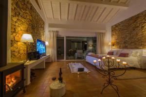 A seating area at Herdade do Amarelo Nature & Spa