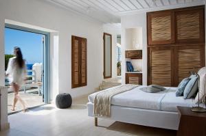 Belvedere Mykonos - Waterfront Villa & Suites - The Leading Hotels of the World में एक कमरे में एक या कई बेड