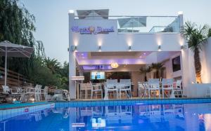 Kastro Beach Apartments 내부 또는 인근 수영장