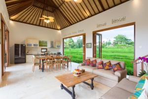 Köök või kööginurk majutusasutuses Champaca Luxury Villas Ubud