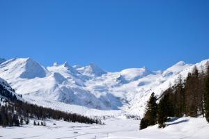 Hotel Roseg-Gletscher ในช่วงฤดูหนาว