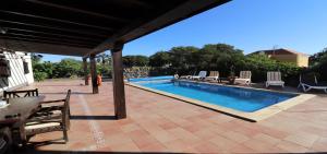 The swimming pool at or close to Villa Flora