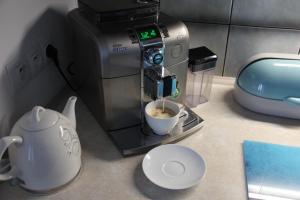 Coffee and tea making facilities at Marszałkowska Apartament RM HOUSE