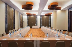 Business area at/o conference room sa Hotel Santika Mataram