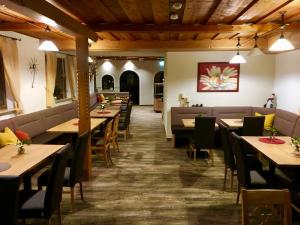 Restoran atau tempat lain untuk makan di Alpenhotel Weiherbach Berchtesgaden Hallenbad und Sauna