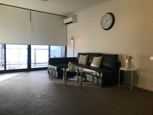 New Luxurious Skyview 2Bedroom Apartment Liverpool tesisinde bir oturma alanı