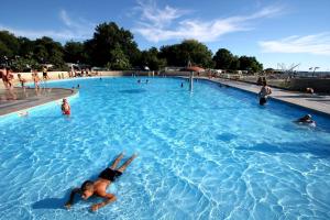 Swimmingpoolen hos eller tæt på Apartments Astra Plava Laguna