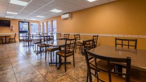 Restaurant o un lloc per menjar a SureStay Hotel by Best Western Tehachapi