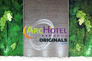 Um certificado, prêmio, placa ou outro documento exibido em The Originals City, Archotel, Sens