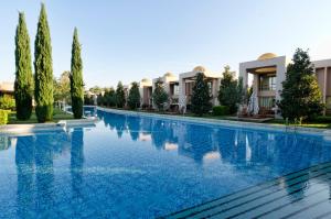 A piscina em ou perto de Gloria Serenity Resort