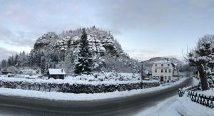 Hotel am Berg Oybin garni durante el invierno