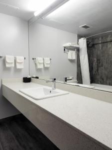 Un baño de Argyll Plaza Hotel