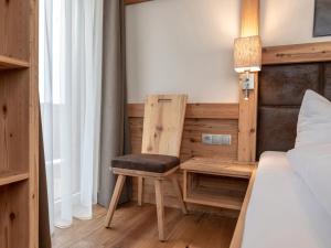 a bedroom with a desk and a chair next to a bed at Apartment Kristall in Finkenberg