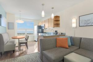 Cuina o zona de cuina de Hyatt House Denver Airport