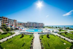 Swimming pool sa o malapit sa Premier Fort Beach Hotel