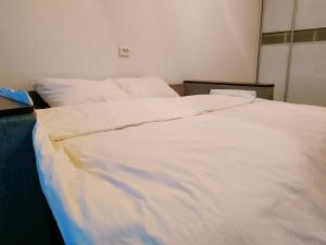 Cama ou camas em um quarto em Олександрійський бульвар 125 CityRooms